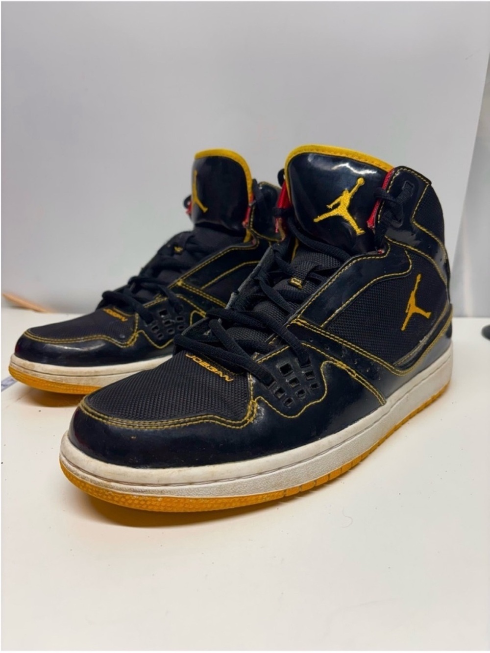 Nike Air Jordan 1 Flight Mid Black Varsity Maize Yellow Mens Size 9 # 372704-037